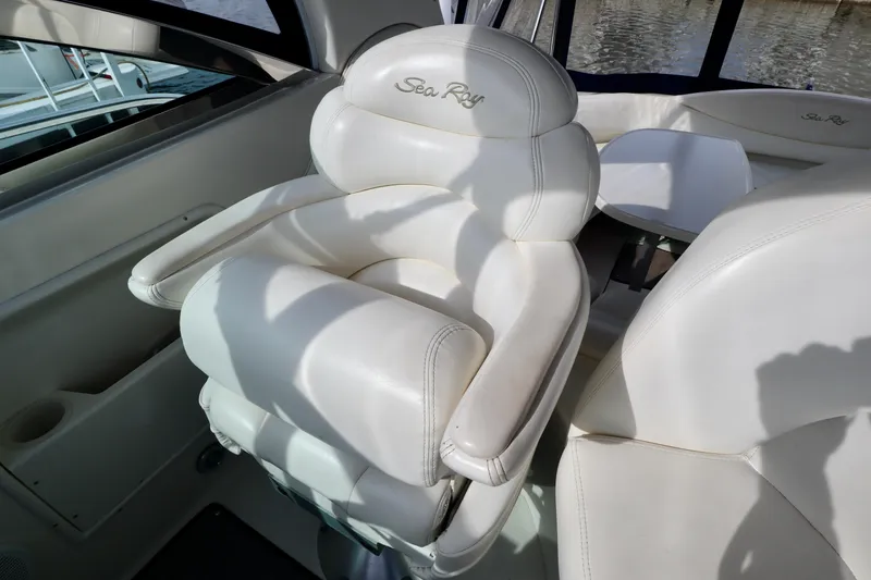 Slide: The Image of Sea Ray 380 Sundancer 2001 - 26