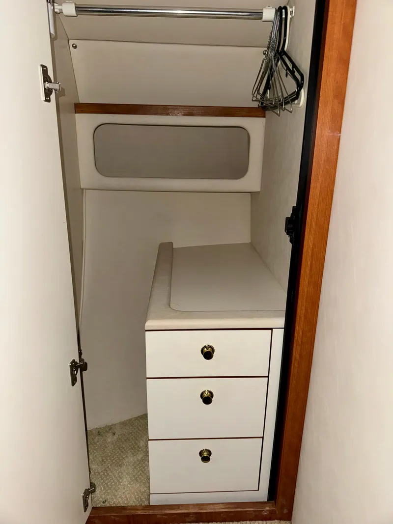 Slide: The Image of Sea Ray 380 Sundancer 2001 - 32