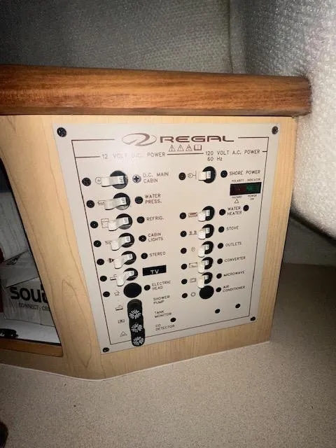 Slide: The Image of Regal Commodore 242 1998 - 25