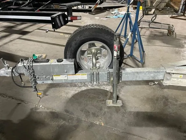 Slide: The Image of Regal Commodore 242 1998 - 31