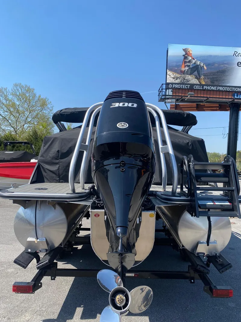 Slide: The Image of 2025 Bentley Pontoons Elite 253 Admiral with powerful 300 HP engine, rear view. - 39