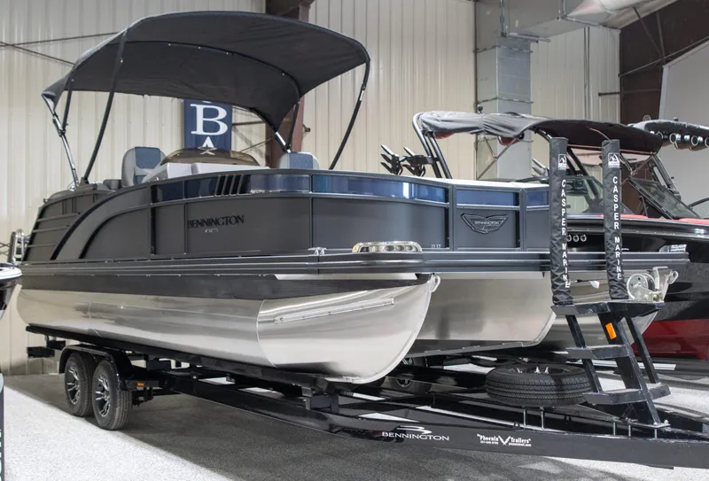 Slide: The Image of Bennington 23 L Bowrider 2025 - 1