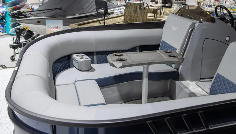 Slide: The Image of Bennington 23 L Bowrider 2025 - 4