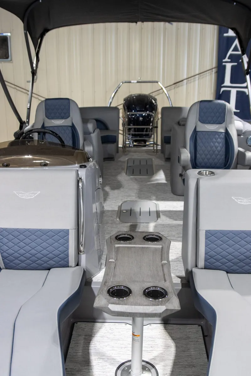 Slide: The Image of Bennington 23 L Bowrider 2025 - 5