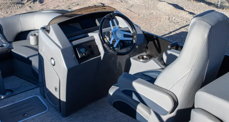 Slide: The Image of Bennington 23 L Bowrider 2025 - 6