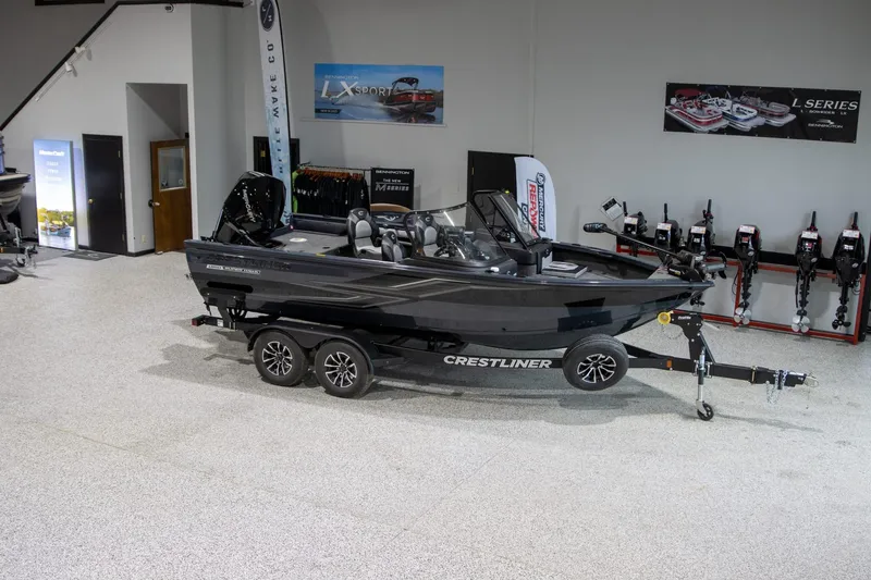 Slide: The Image of Crestliner 1850 Super Hawk 2025 - 1