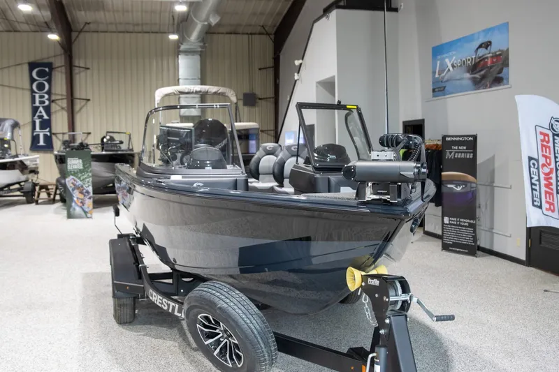 Slide: The Image of Crestliner 1850 Super Hawk 2025 - 2