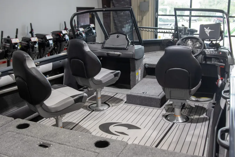 Slide: The Image of Crestliner 1850 Super Hawk 2025 - 3