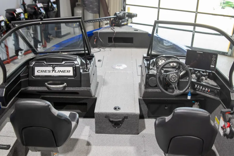 Slide: The Image of Crestliner 1950 Fish Hawk 2025 - 6