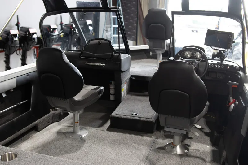 Slide: The Image of Crestliner 1750 Super Hawk 2025 - 10