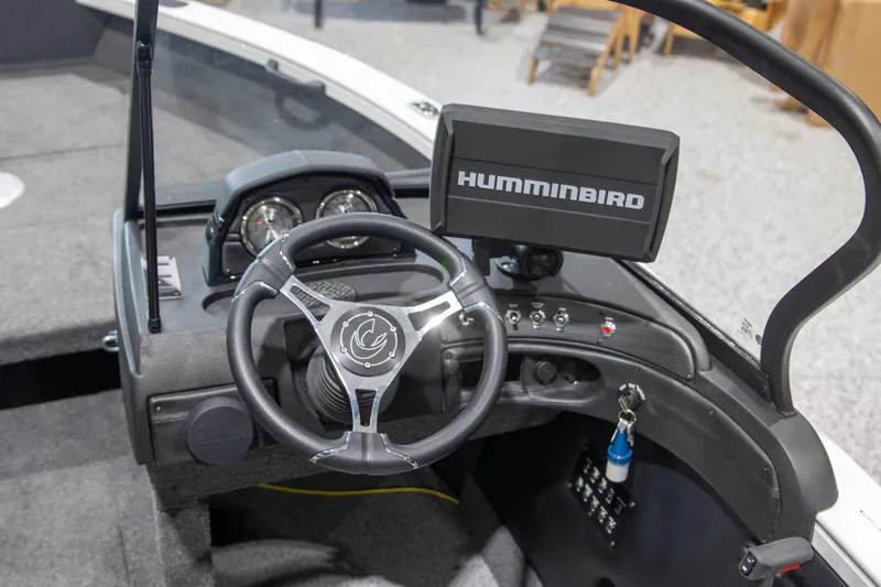 Slide: The Image of Crestliner 1750 Super Hawk 2025 - 3