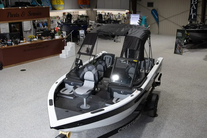 Slide: The Image of Crestliner 1750 Super Hawk 2025 - 9