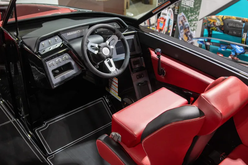 Slide: The Image of MasterCraft NXT23 Icon 2024 - 6