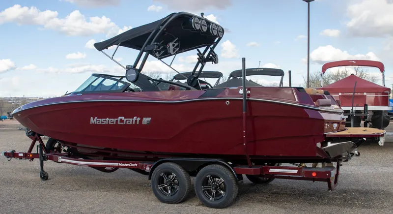 Slide: The Image of MasterCraft XT24 2024 - 1