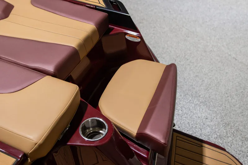 Slide: The Image of MasterCraft XT24 2024 - 10