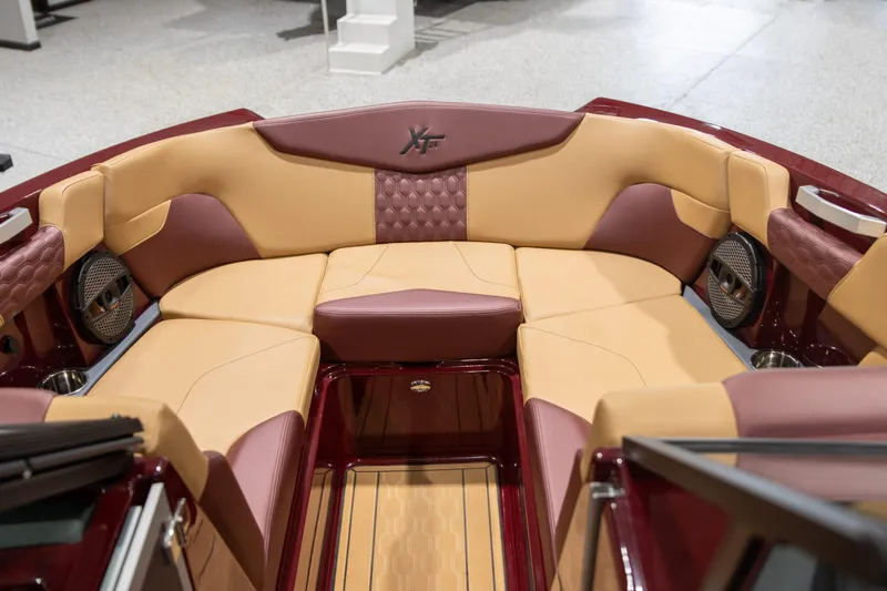 Slide: The Image of MasterCraft XT24 2024 - 6