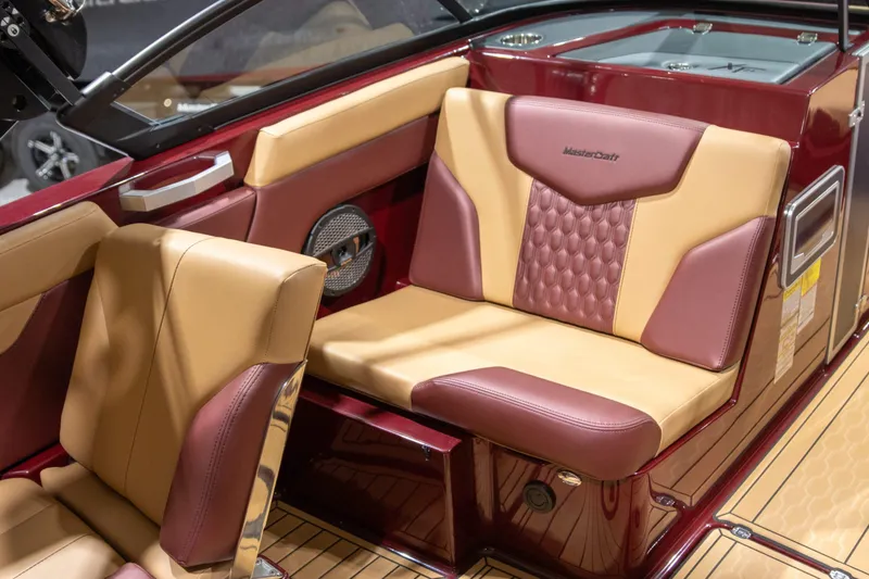 Slide: The Image of MasterCraft XT24 2024 - 7