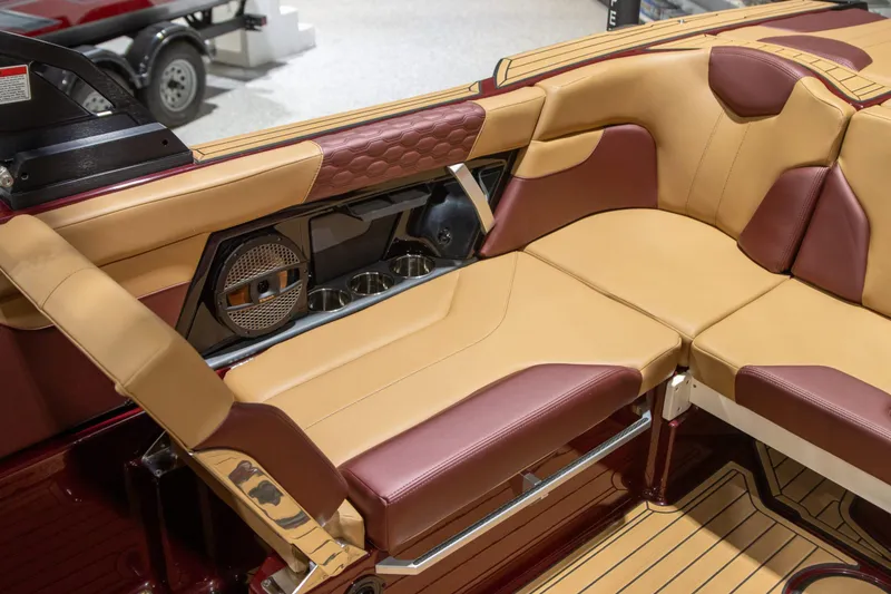 Slide: The Image of MasterCraft XT24 2024 - 9