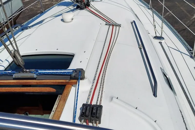 Slide: The Image of 2002 Beneteau 331 sailboat deck with rigging and hatch details. - 21