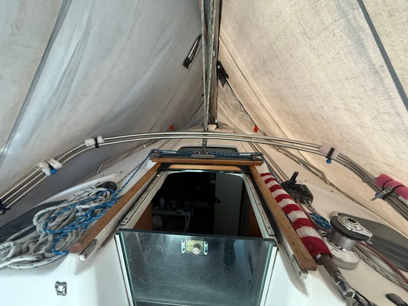 Slide: The Image of Interior view of a 2002 Beneteau 331 sailboat with ropes and hatch. - 31