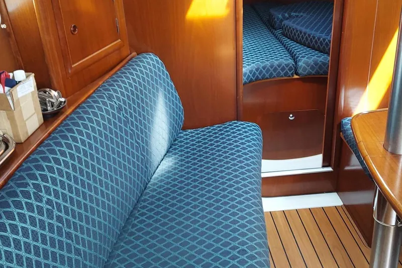 Slide: The Image of Beneteau 331 2002 - 50