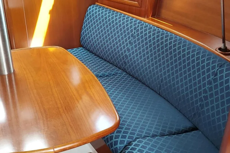 Slide: The Image of Beneteau 331 2002 - 53