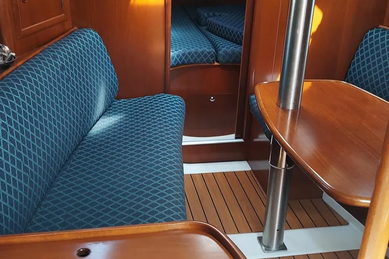 Slide: The Image of Beneteau 331 2002 - 55