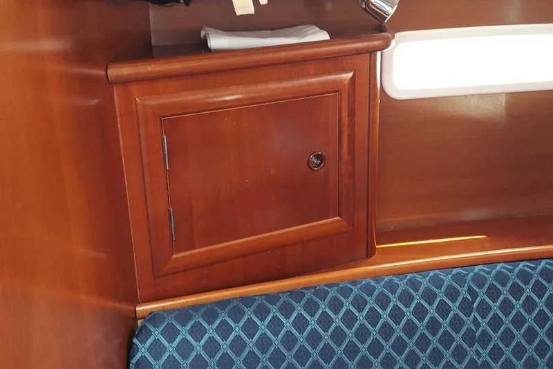 Slide: The Image of Beneteau 331 2002 - 57