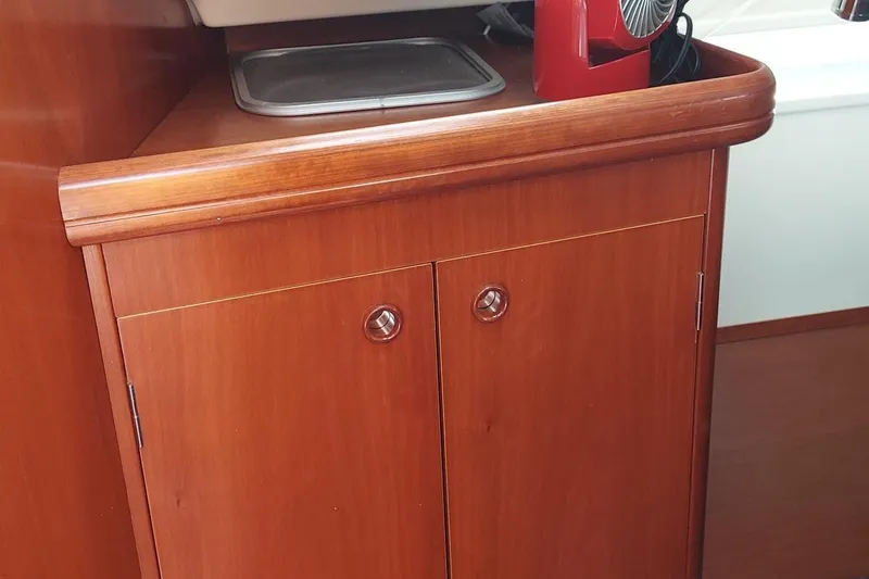 Slide: The Image of Beneteau 331 2002 - 58