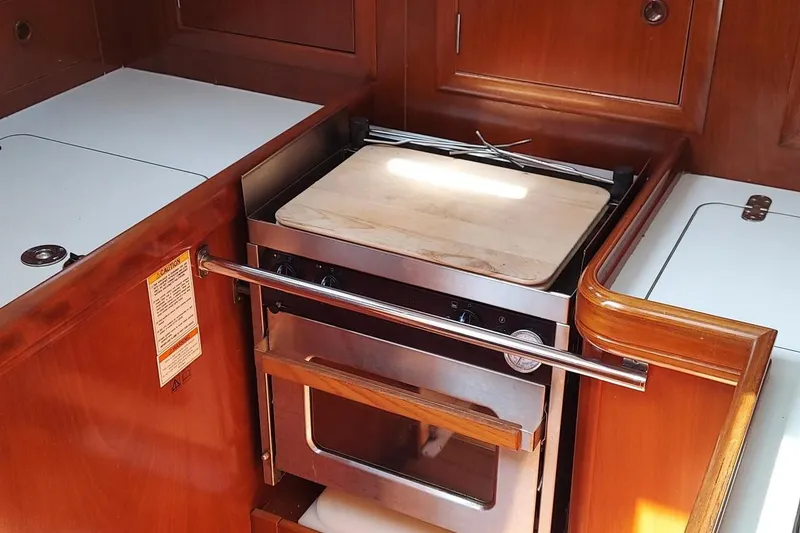 Slide: The Image of Beneteau 331 2002 - 60