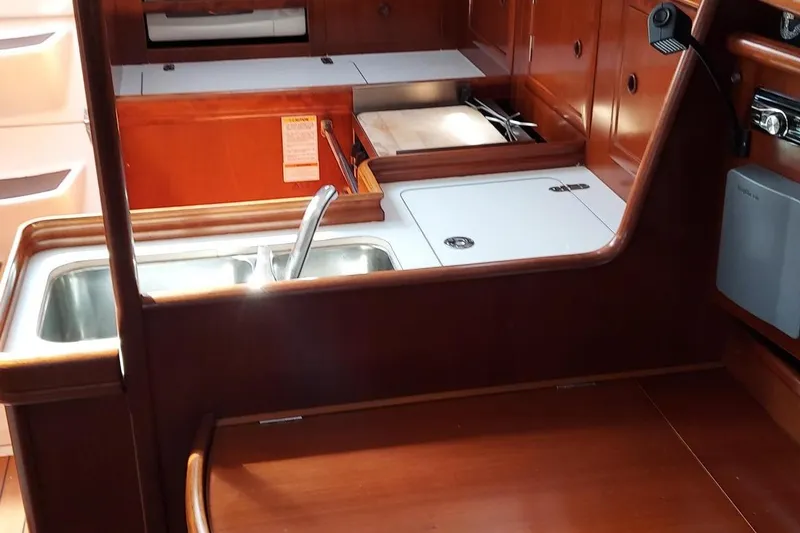 Slide: The Image of Beneteau 331 2002 - 62