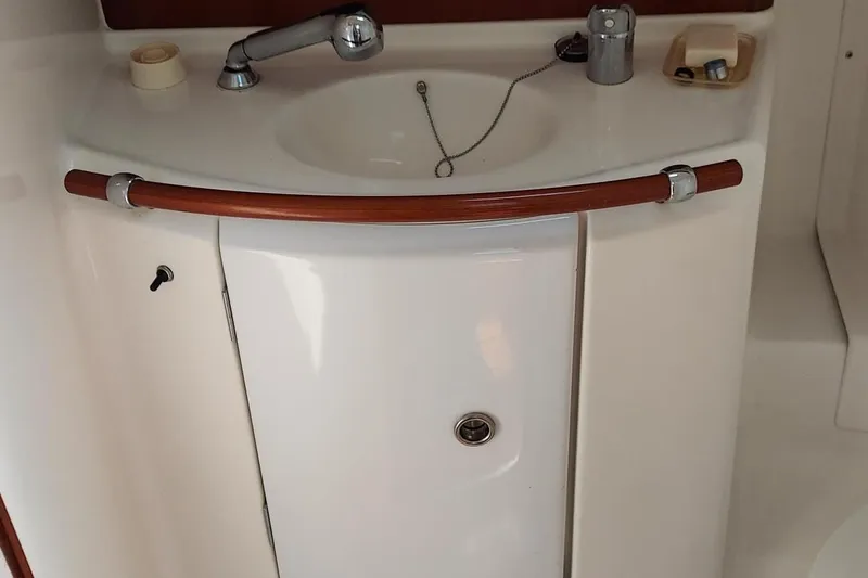 Slide: The Image of Beneteau 331 2002 - 64