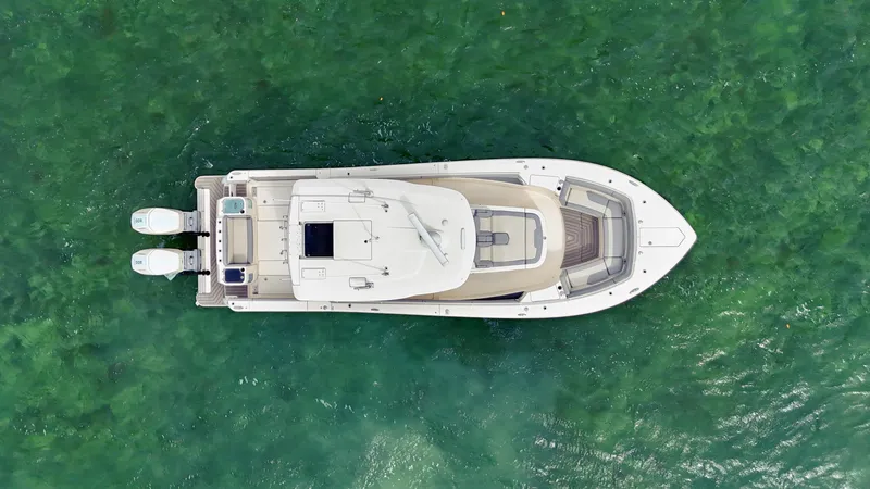 Slide: The Image of Scout 400 LXF 2023 - 1