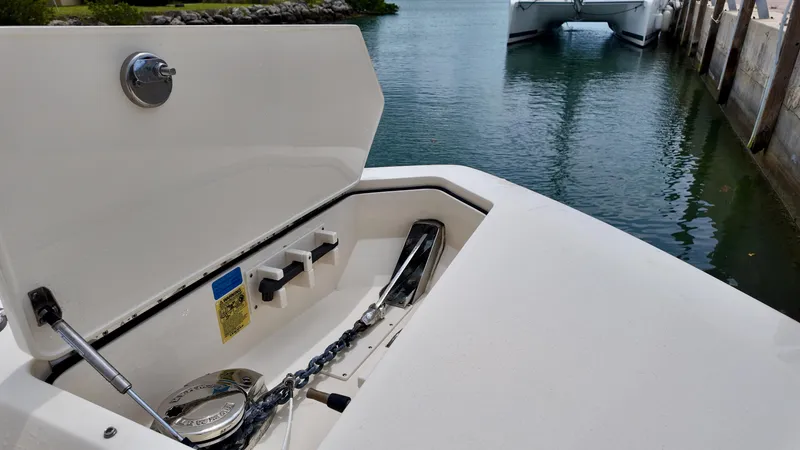 Slide: The Image of Scout 400 LXF 2023 - 12