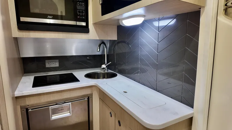 Slide: The Image of Scout 400 LXF 2023 - 14