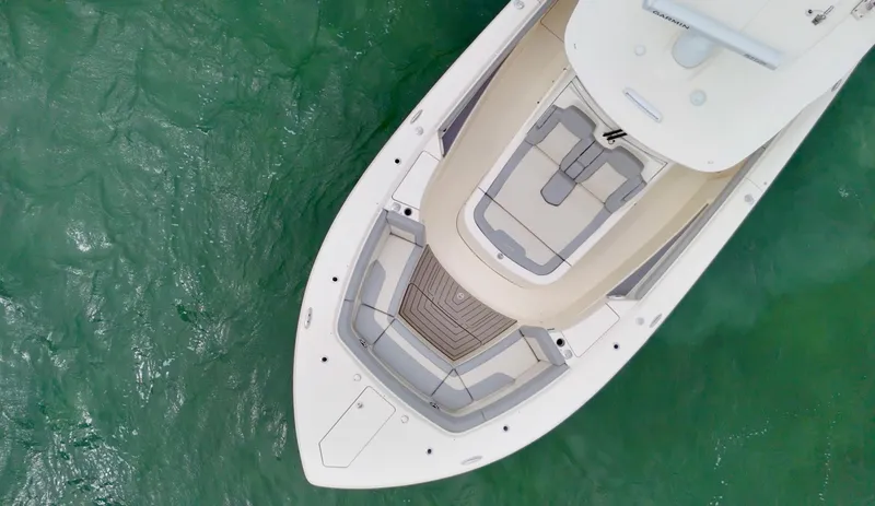 Slide: The Image of Scout 400 LXF 2023 - 2