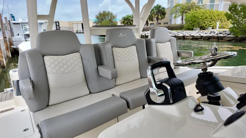 Slide: The Image of Scout 400 LXF 2023 - 3