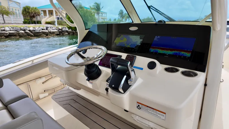 Slide: The Image of Scout 400 LXF 2023 - 4