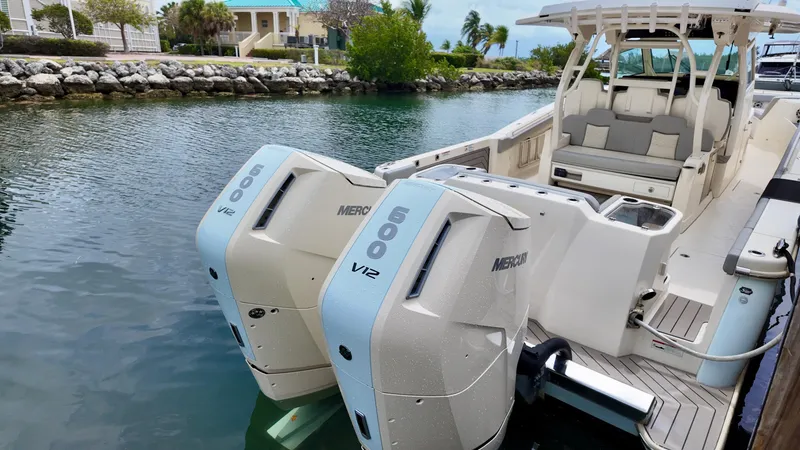 Slide: The Image of Scout 400 LXF 2023 - 8