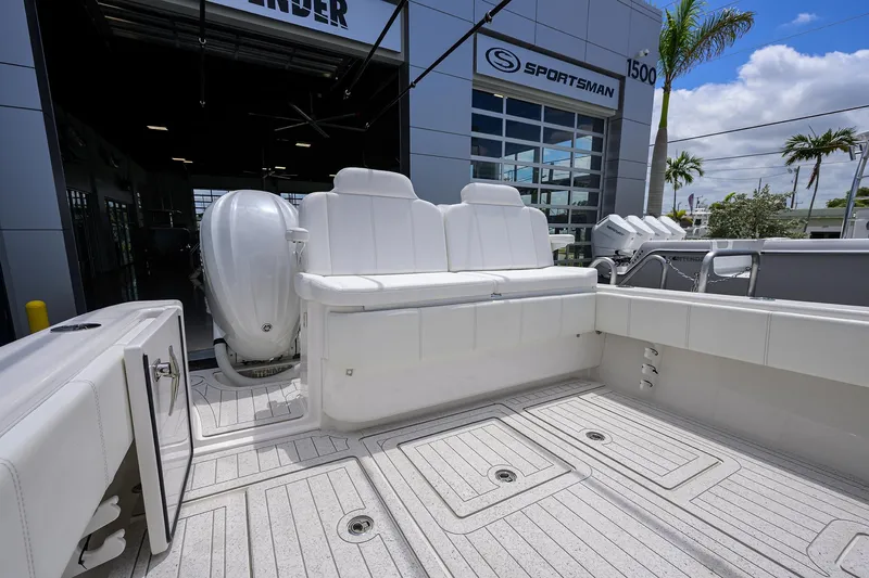 Slide: The Image of Contender 35 ST 2022 - 50