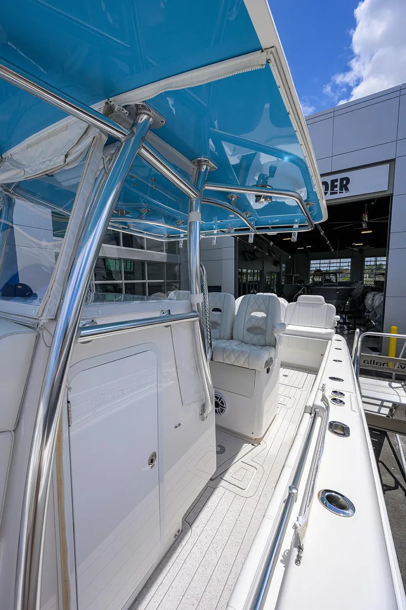 Slide: The Image of Contender 35 ST 2022 - 68