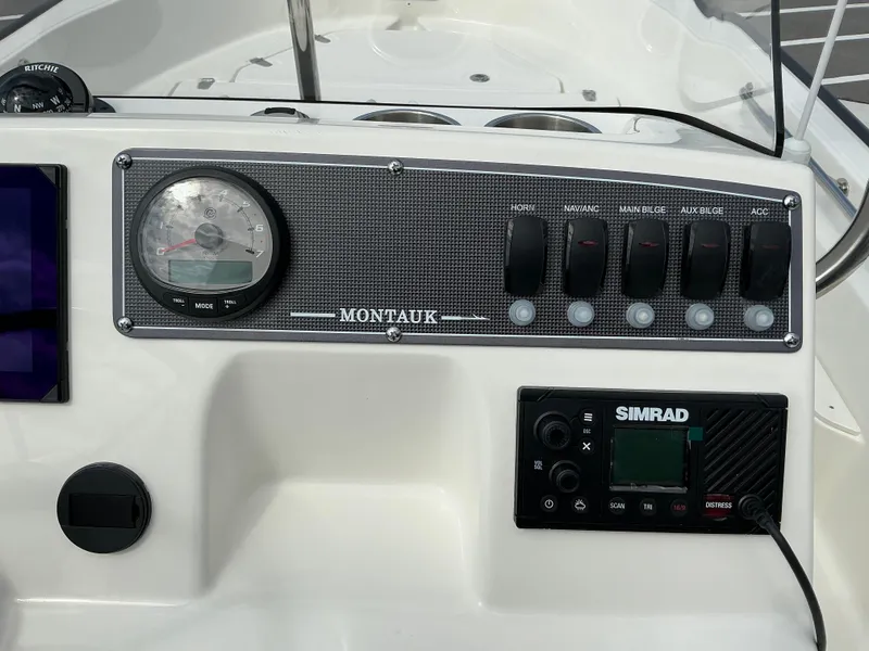 Slide: The Image of Boston Whaler 170 Montauk 2025 - 10