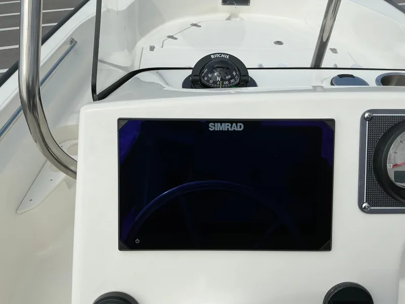 Slide: The Image of Boston Whaler 170 Montauk 2025 - 11