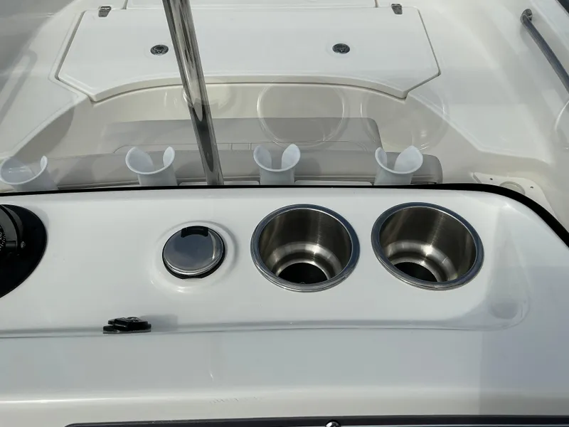 Slide: The Image of Boston Whaler 170 Montauk 2025 - 12