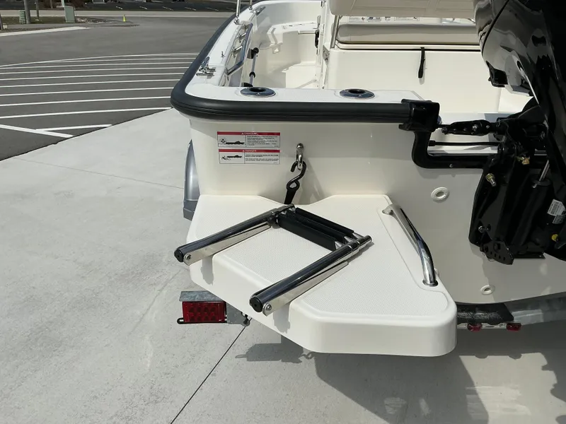 Slide: The Image of Boston Whaler 170 Montauk 2025 - 5