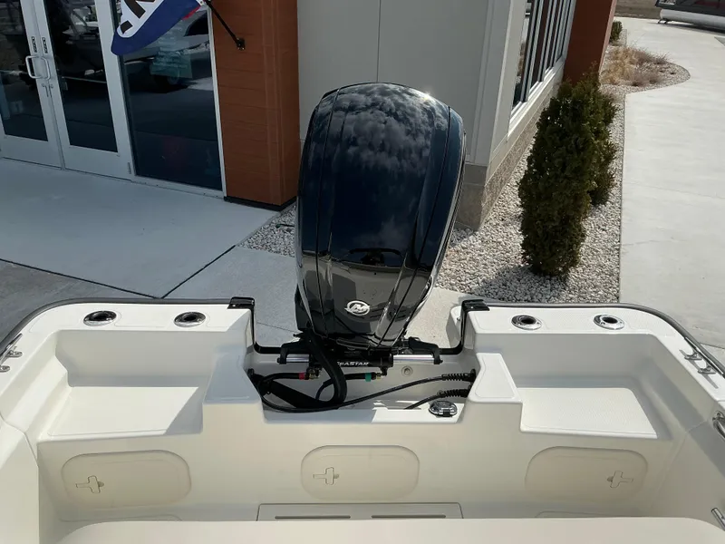 Slide: The Image of Boston Whaler 170 Montauk 2025 - 6