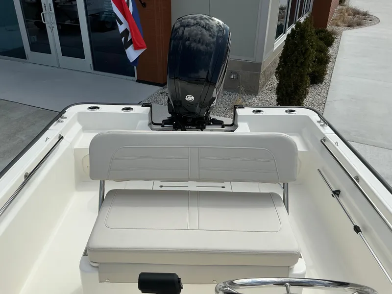 Slide: The Image of Boston Whaler 170 Montauk 2025 - 7