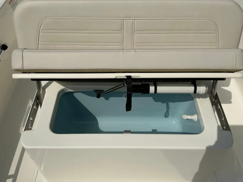 Slide: The Image of Boston Whaler 170 Montauk 2025 - 8