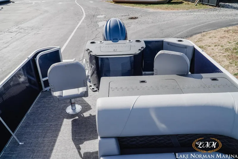 Slide: The Image of 2024 Bennington 22SF-SPS pontoon boat interior with seating and helm, at Lake Norman Marina. - 14