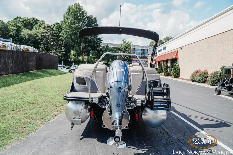 Slide: The Image of Bennington 23LXSFB 2025 - 4